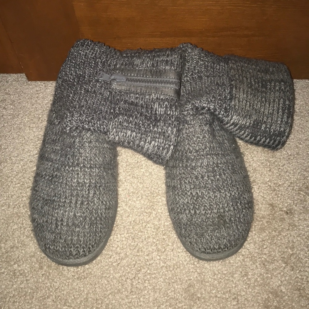 Knitted grey boots
